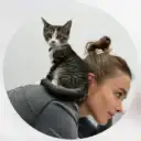 Киска в бусиках